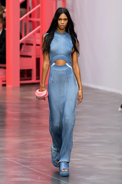 Look 48